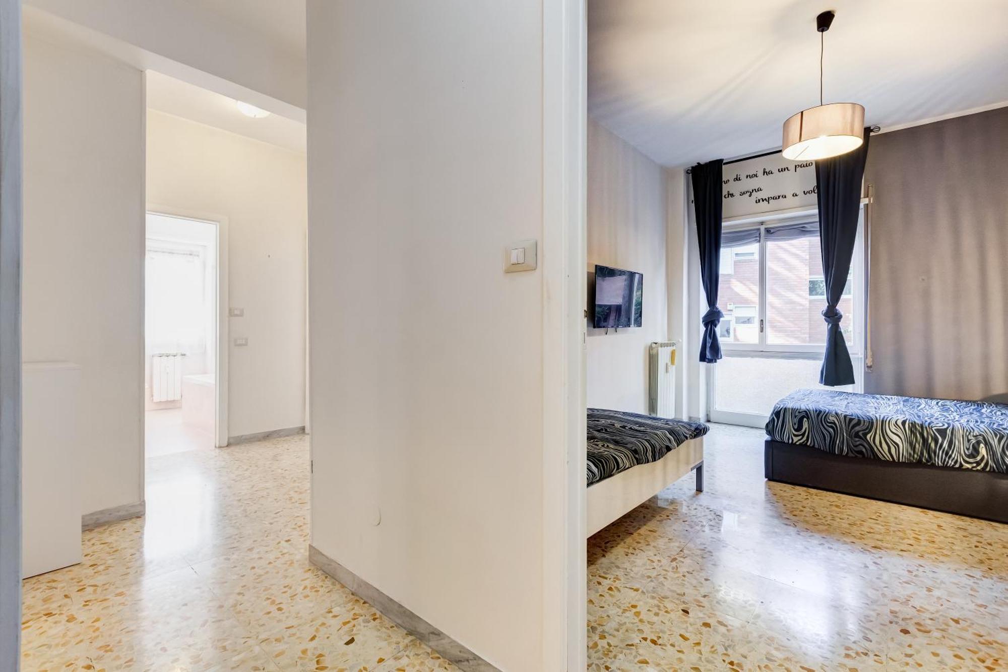 Large With Swimming Pool And Tennis Court Near The Station * Roma